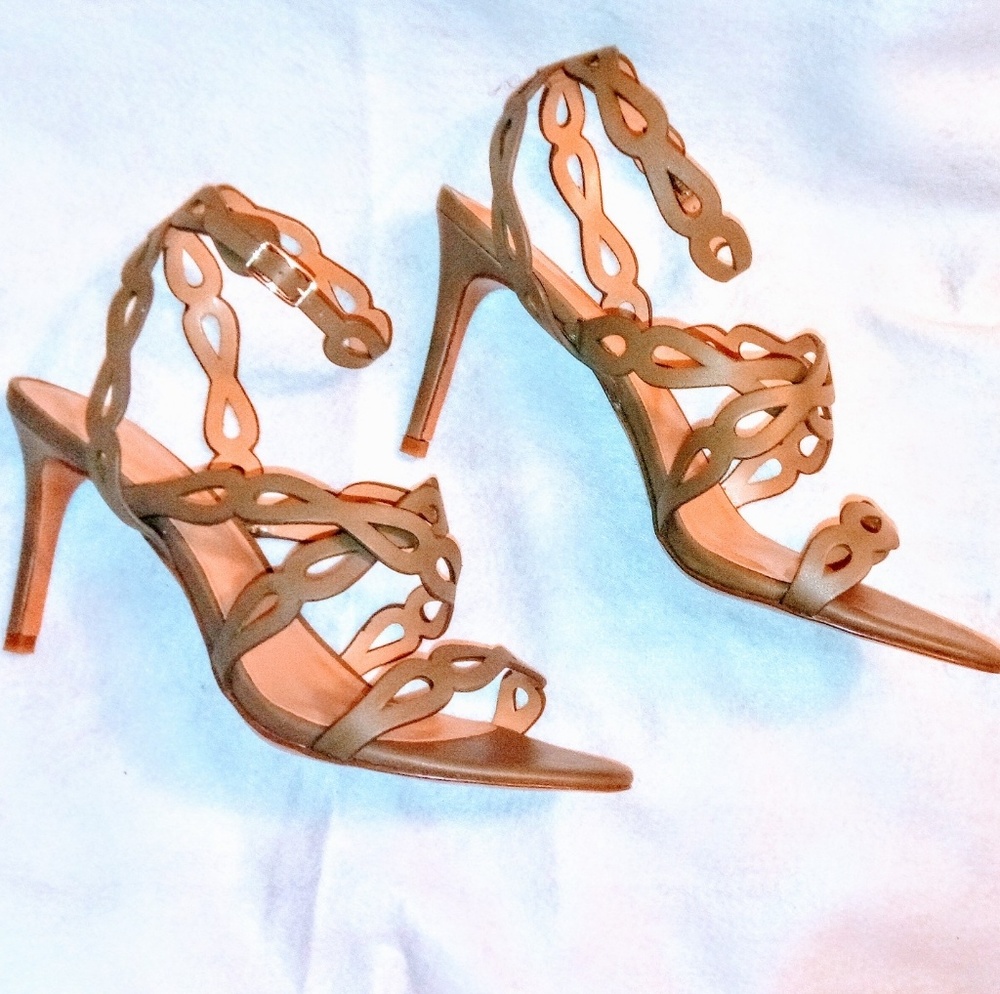 New In Box Size 10 Equiset Laser Cut Heels